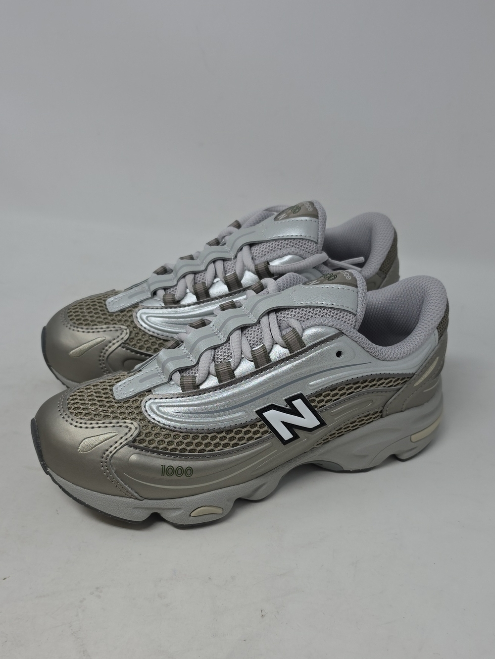 New Balance Boys 1000 Metallic Silver Athletic Sneakers Size 3Y